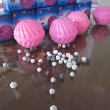 Free powder laundry ball